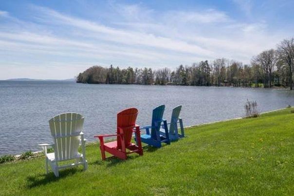 Exterior, Lake