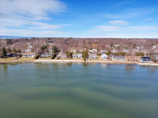 Exterior, Lake