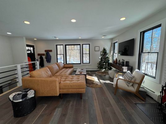 Interior, Living room, Recessed Lighting, Wood Texture Flooring