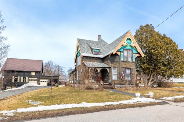 Exterior, Facade, Queen Anne Victorian