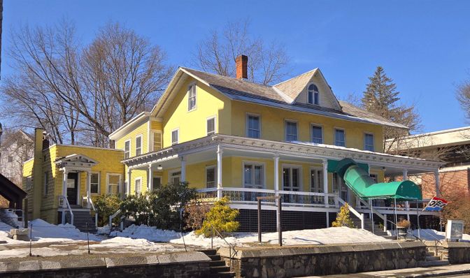 Exterior, Facade, Queen Anne Victorian