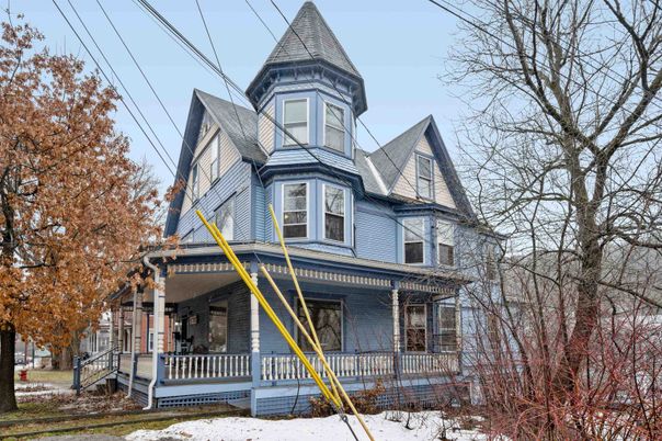 Exterior, Facade, Queen Anne Victorian