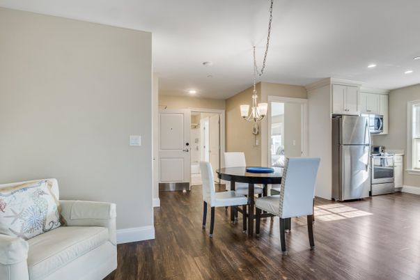 Chandelier, Dining room, Interior, Kitchen, Pendant Lights, Recessed Lighting, Stainless Steel Appliances, Wood Texture Flooring