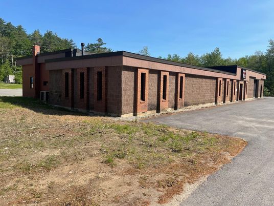 Backyard, Exterior, Facade, Brick Facade, Modern