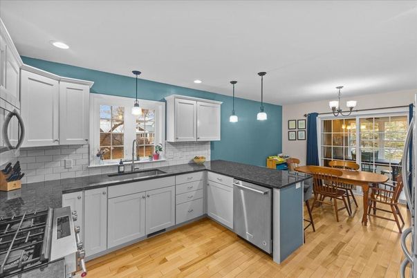 Chandelier, Dining room, Interior, Kitchen, Pendant Lights, Recessed Lighting, Wood Texture Flooring