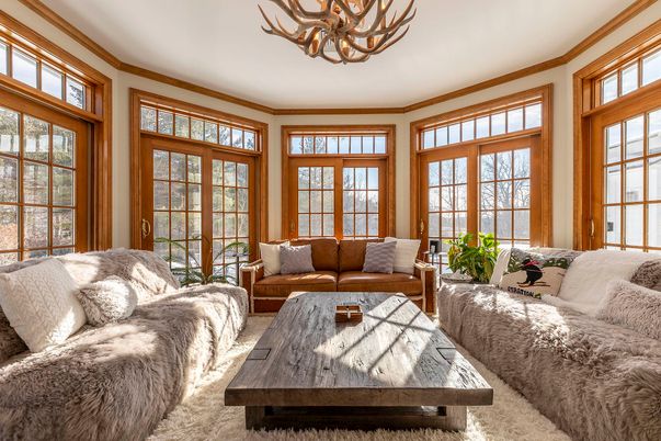 Chandelier, Interior, Living room