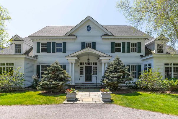 Exterior, Facade, Farmhouse