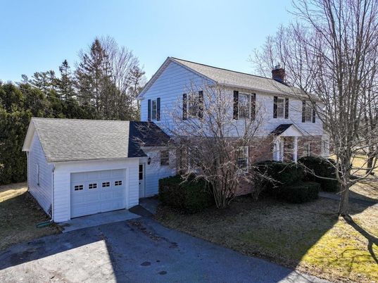 Attached, Exterior, Facade, Cape Cod