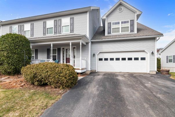 Attached, Exterior, Facade, Farmhouse