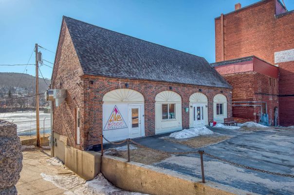 Exterior, Facade, Brick Facade, Cape Cod