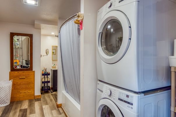 Interior, Utility Closets, Washer, Wood Texture Flooring
