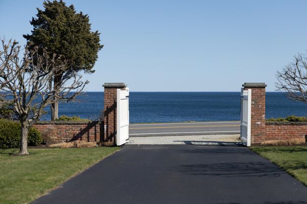 Exterior, Lake