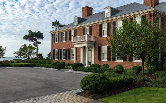 Exterior, Facade, Brick Facade, Georgian