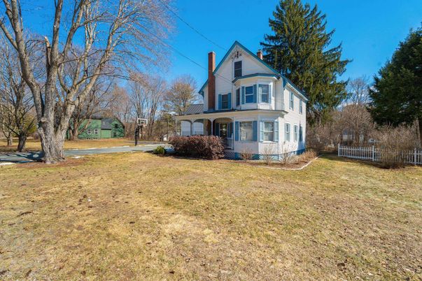 Attached, Backyard, Exterior, Facade, Queen Anne Victorian