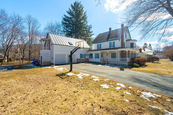 Attached, Backyard, Exterior, Facade, Queen Anne Victorian