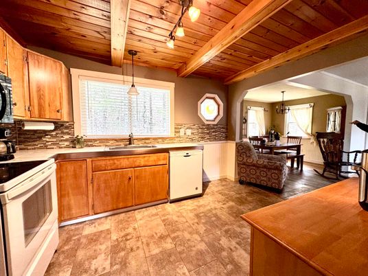 Dining room, Interior, Kitchen, Pendant Lights, Wooden Beams, Wooden Ceilings