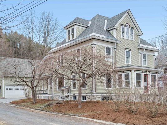 Attached, Exterior, Facade, Queen Anne Victorian