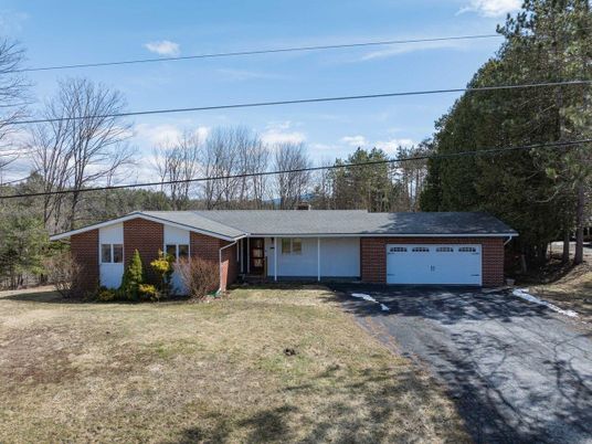 Attached, Exterior, Facade, Brick Facade, Ranch