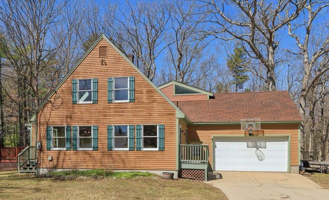 Attached, Exterior, Facade, Cape Cod