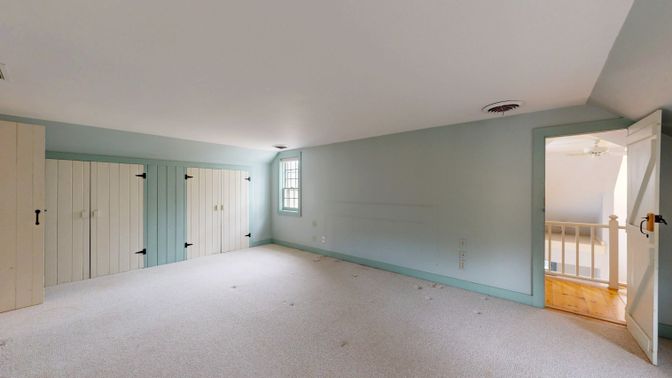 Empty room, Interior