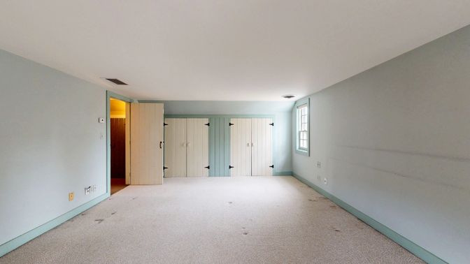 Empty room, Interior