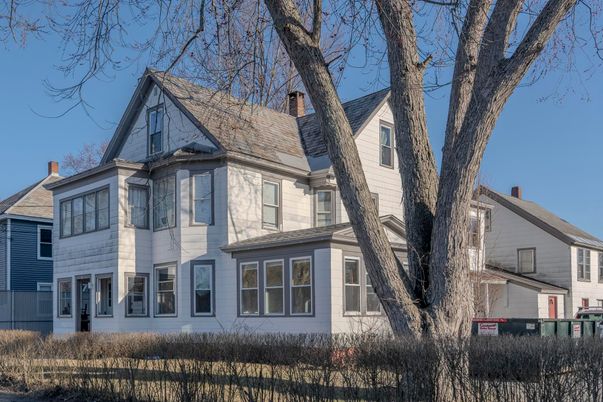 Exterior, Facade, Queen Anne Victorian
