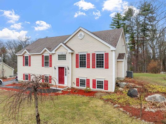 Backyard, Exterior, Facade, Raised Ranch