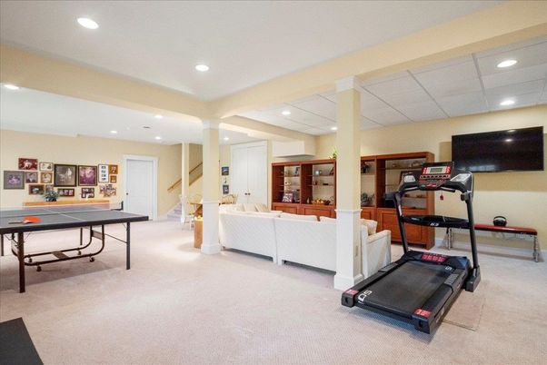 Fitness Equipment, Game Room, Interior, Living room, Recessed Lighting