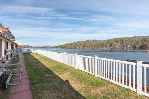 Exterior, Lake