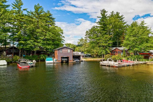 Exterior, Lake