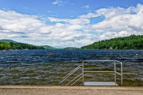 Exterior, Lake