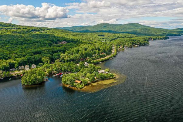 Exterior, Lake