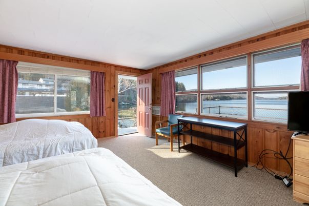 Bedroom, Interior, Water