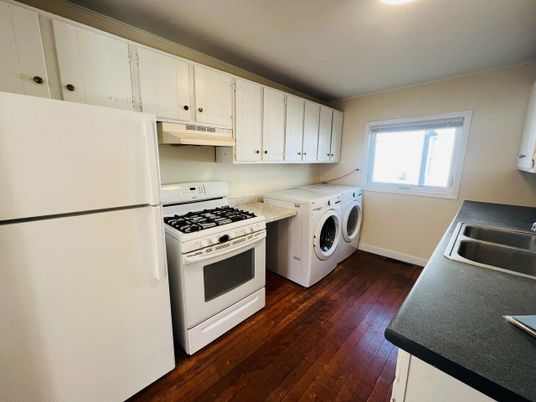 Interior, Washer, Wood Texture Flooring
