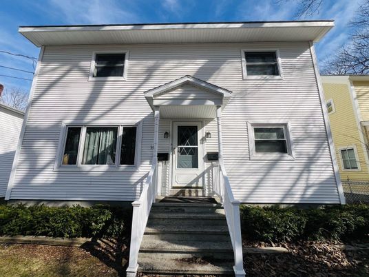 Exterior, Facade, American Foursquare