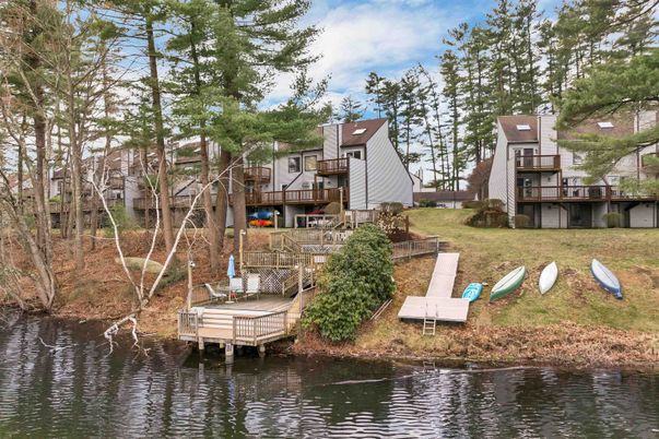 Exterior, Lake