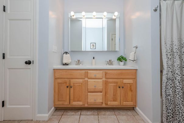Bathroom, Dual Sink Vanities, Interior