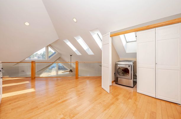 Interior, Washer, Wood Texture Flooring