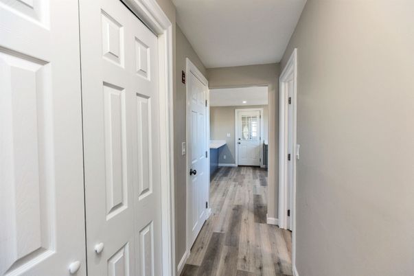 Interior, Recessed Lighting, Wood Texture Flooring