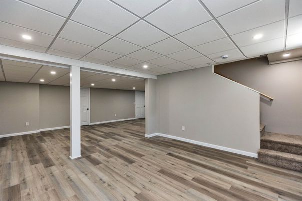 Empty room, Interior, Recessed Lighting, Wood Texture Flooring