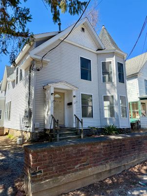 Exterior, Facade, Queen Anne Victorian