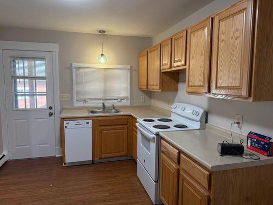 Interior, Kitchen, Pendant Lights, Wood Texture Flooring
