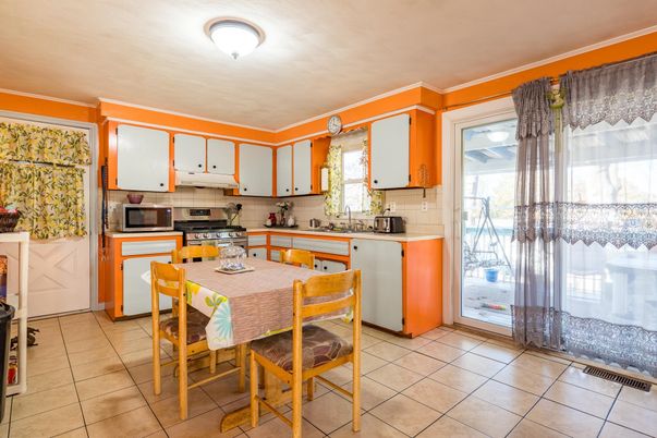 Dining room, Interior, Kitchen, Stainless Steel Appliances