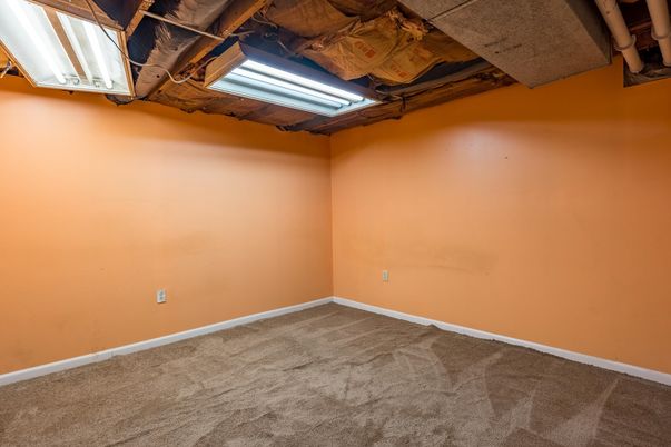 Empty room, Interior