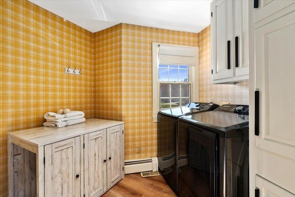 Interior, Washer, Wood Texture Flooring