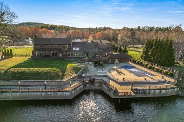 Exterior, Lake