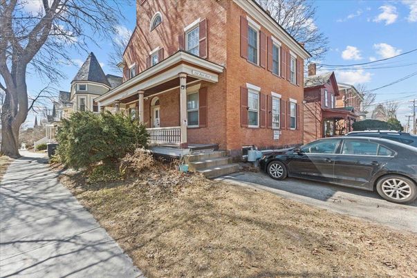Exterior, Facade, Brick Facade, Rowhouse