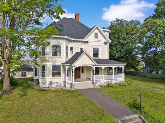 Backyard, Exterior, Facade, Queen Anne Victorian