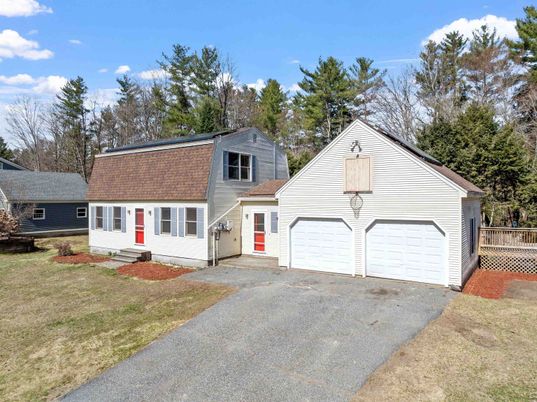 Attached, Exterior, Facade, Cape Cod