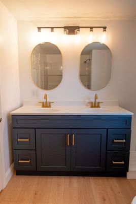 Bathroom, Dual Sink Vanities, Interior